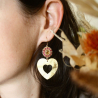 Bijoux Octobre Rose – boucles d’oreilles femme en perles brodées, édition limitée solidaire.