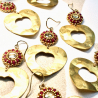 Boucles d’oreilles artisanales françaises – Thelma Rose, talisman de force et de douceur.