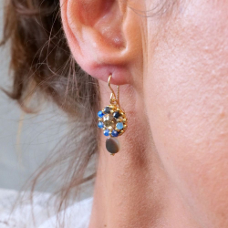 Boucles fines Lisa en cyanite – bijou créateur délicat et unique.