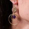 Boucles Pénélope en améthyste – bijou artisanal brodé à la main en France.