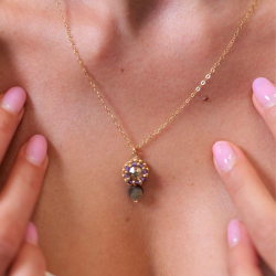 Collier Lison en améthyste et nacre grise – bijou artisanal brodé main en France