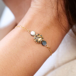 Bracelet créateur Lisette – raffiné et affirmé en pyrite et nacre grise