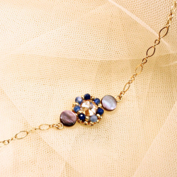 Bracelet Lisette en cyanite et nacre grise – bijou artisanal brodé main en France