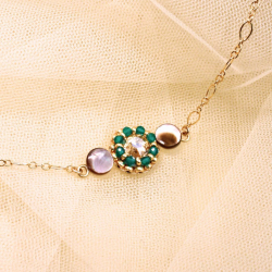 Bracelet Lisette en onyx vert et nacre grise – bijou artisanal brodé main en France