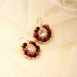 Détail du travail artisanal – perles et pierres fines