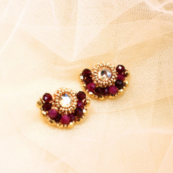 Boucles Inès grenat rubis – bijou brodé main français