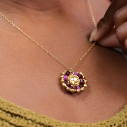 Cabochon brodé de perles – création Colette s’apprête