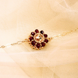 Bracelet Rosalia en grenat – bijou artisanal fait main