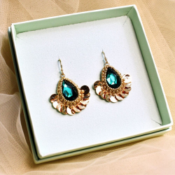 Boucles brodées main en France - bijoux de soirée