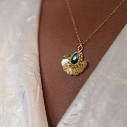 Collier bohème brodé main en France