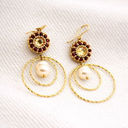 Boucles Pénélope en grenat et nacre – bijou artisanal français