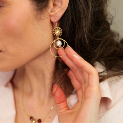 Boucles longues rouges élégantes