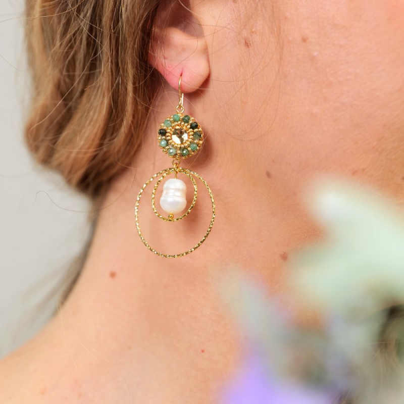 Boucles Pénélope émeraude et nacre – bijou artisanal