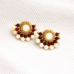Boucles d’oreilles rouges brodées à la main
