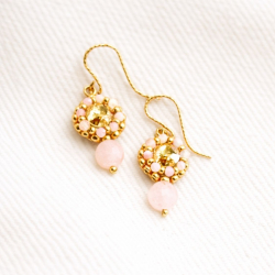 Boucles Lisa opale rose et quartz – bijou artisanal