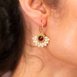 Boucles Marcia en grenat et nacre – bijou artisanal français