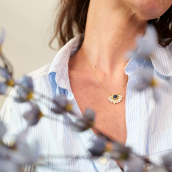 Bijou féminin délicat – lapis lazuli et nacre