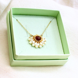 Collier rouge élégant fait main – pierre naturelle