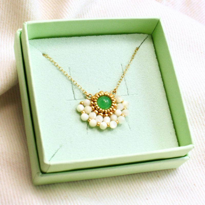 Alice - Collier en aventurine et nacre