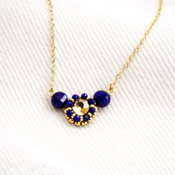 Cabochon cristal brodé à la main – détail bijou