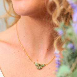 Bijou brodé main – collier raffiné