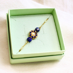 Bracelet artisanal bleu profond — bijou délicat fait main