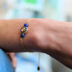 Bijou brodé à la main — bracelet fin en pierres naturelles