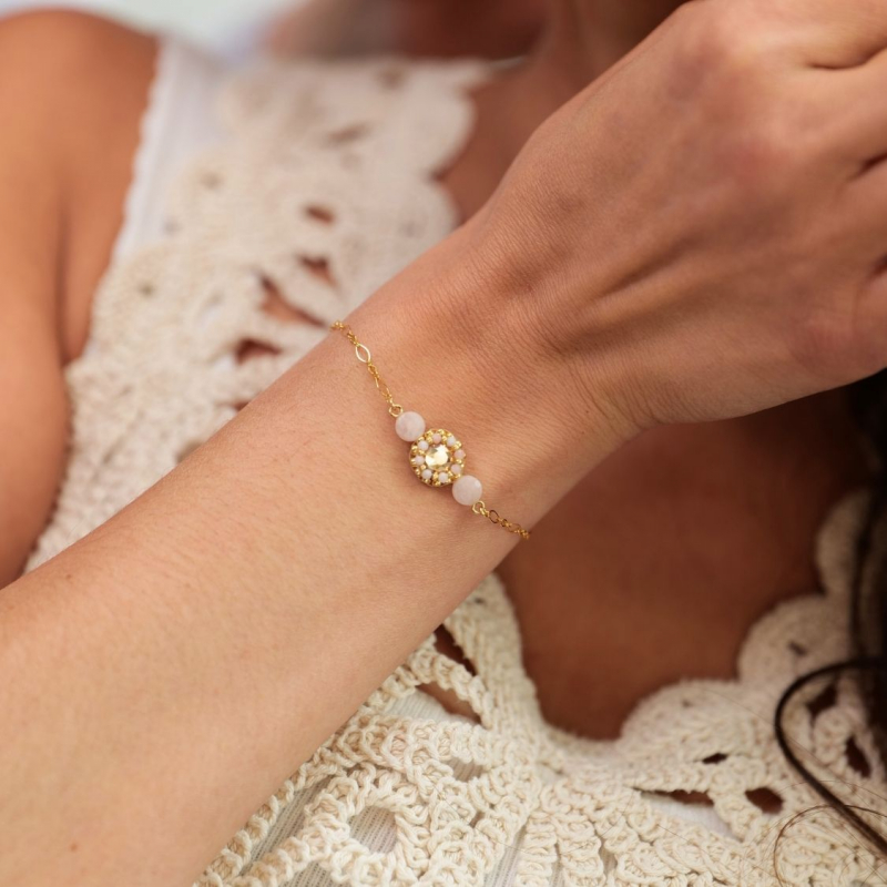 Bracelet Lisette en opale rose et quartz — cabochon brodé main