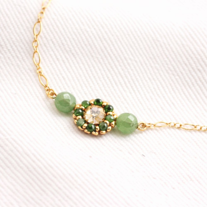 Bracelet Lisette en aventurine — cabochon brodé à la main