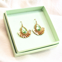 3.	Bijoux créateur faits main – broderie de perles et cristal autrichien, modèle Aurore.