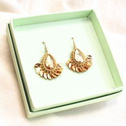 3.	Bijoux créateur faits main – broderie de perles et cristal autrichien, modèle Aurore.