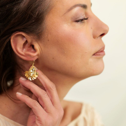 3.	Bijoux créateur faits main – broderie de perles et cristal autrichien, modèle Aurore.