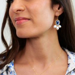 3.	Bijoux créateur faits main – broderie de perles, cristal autrichien et nacre naturelle.