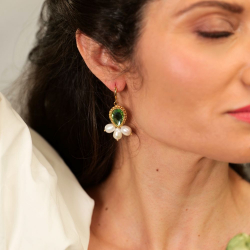 4.	Les boucles Azélie vert tendre, modèle élégant de la collection Naïa.