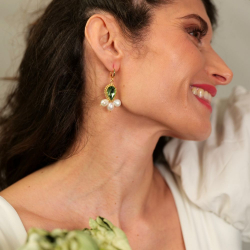 4.	Les boucles Azélie vert tendre, modèle élégant de la collection Naïa.