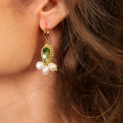 5.	Boucles Azélie vert tendre, bijou lumineux et féminin à porter au quotidien.