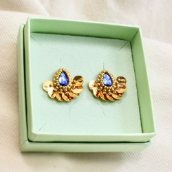 3.	Bijoux créateur faits main – broderie de perles, cristal autrichien, modèle Aimée.