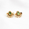 2.	Boucles d’oreilles puces Aimée en cristal vert tendre et sequins dorés à l’or fin.