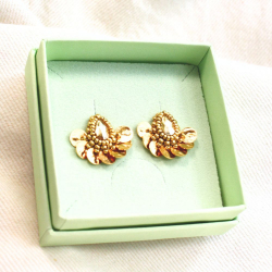 3.	Bijoux créateur faits main – broderie de perles et cristal autrichien, modèle Aimée.