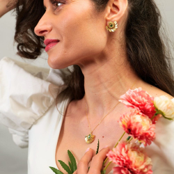 5.	Collier Alma vert tendre, bijou délicat et coloré à porter au quotidien.