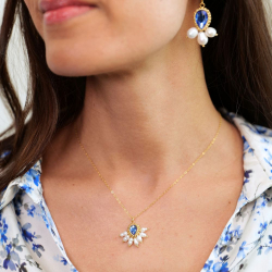 5.	Collier Zéline bleu céleste, bijou élégant et facile à porter au quotidien.