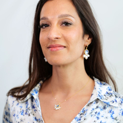 4.	Le collier Zéline, bijou délicat de la collection Naïa, fabrication artisanale française.