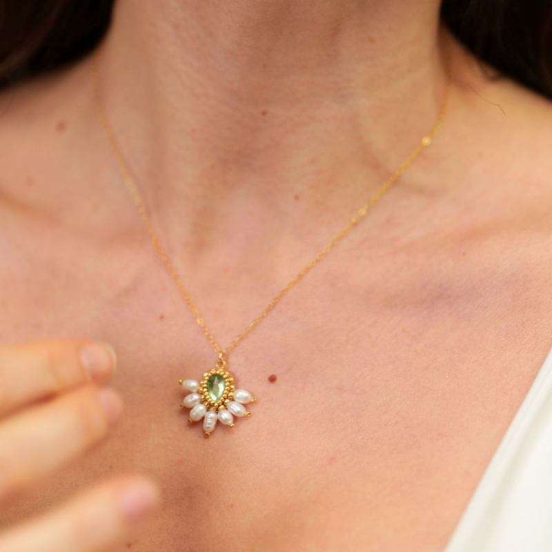 Zéline - Collier en cristal vert tendre et nacre
