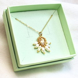 Zéline - Collier en cristal sable doré et nacre