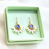 5.	Boucles Zita bleu céleste, bijou élégant et facile à porter au quotidien.