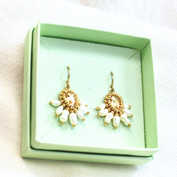 Zita - Boucles d'oreilles en cristal sable doré et nacre