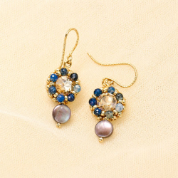 Lisa – Boucles d’oreilles en cyanite et nacre grise