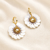 Boucles Marielle bleu brume en nacre blanche