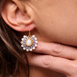 Boucles d'oreilles Juliette en tanzanite et nacre brodées à la main