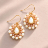 2.	Boucles d'oreilles Juliette en pierre de soleil et nacre portées